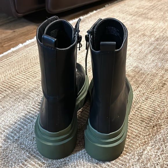 Urban Outfitters Steve Madden Cool Planet Moss Vegan Combat Boot Black 9.5 - Picture 4 of 6